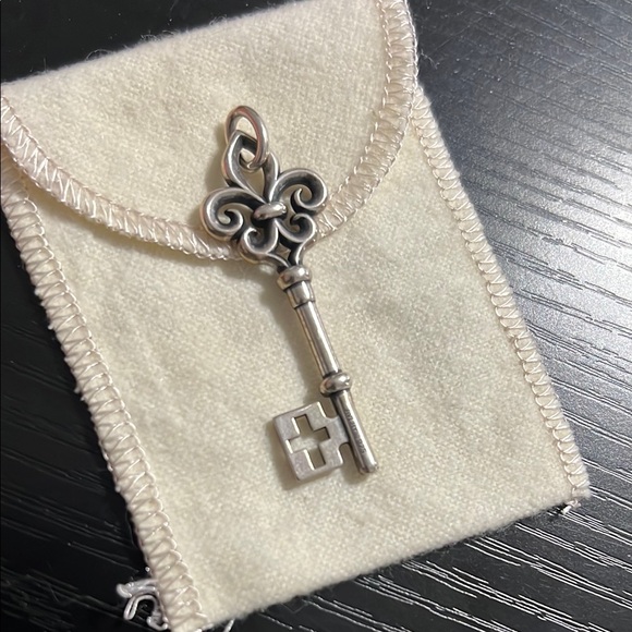 Retired James Avery 925 Silver Key of St Mary Pendant on James Avery Chain - Picture 6 of 11